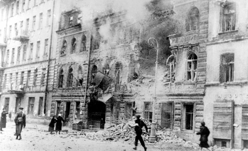 на город было сброшено 107000 бомб